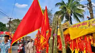 रामनवमी से पहले रांची में श्रद्धालुओं का उत्साह चरम पर, बाजारों में महावीरी पताकाओं और बांस की बढ़ी मांग