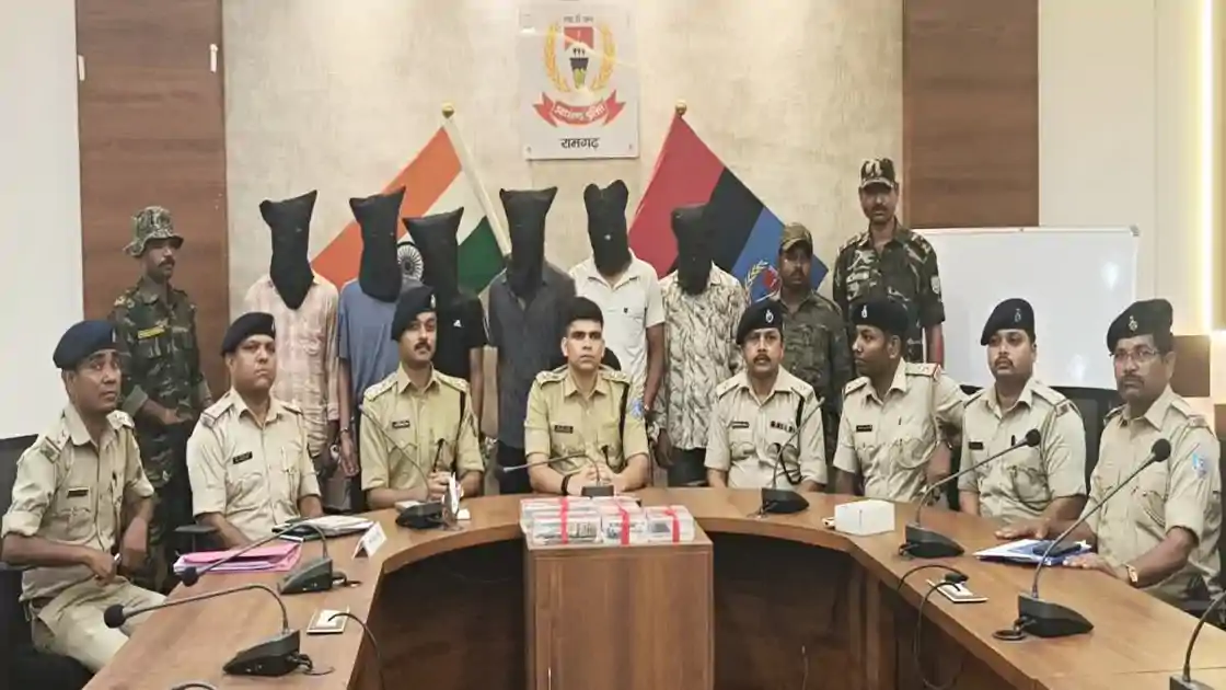  रामगढ़ में राहुल दुबे गैंग पर पुलिस का शिकंजा, हथियार और कारतूस समेत 6 अपराधी धराये 