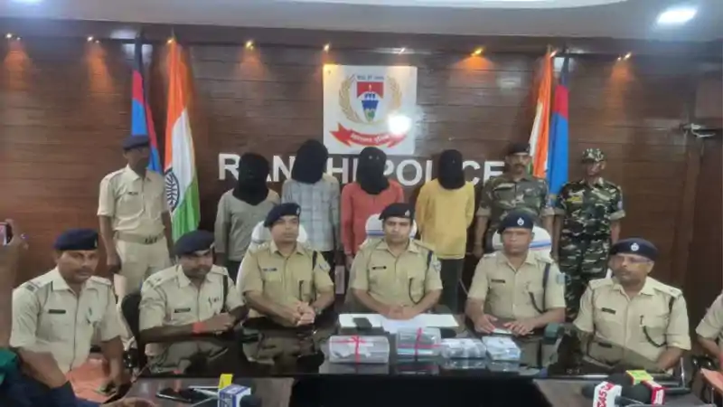 रांची में राहगीरों से लूट और चेन स्नैचिंग करने वाले गिरोह का पर्दाफाश, चार अपराधी गिरफ्तार