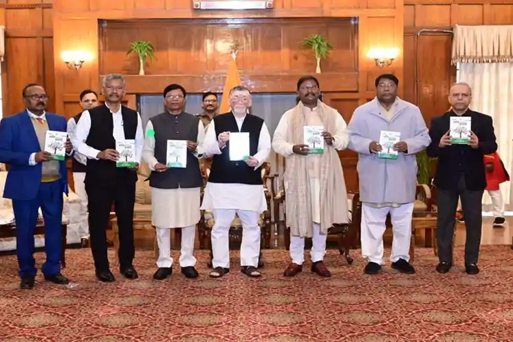 राज्यपाल ने ‘उरांव धर्म एवं प्रथाएँ’ के हिंदी संस्करण का विमोचन किया, ट्राइबल कल्चर को बताया राष्ट्र की धरोहर