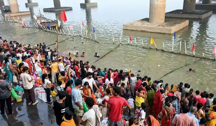 नहाय-खाय के साथ छठ पूजा शुरू, आज खरना, पटना में गंगा घाट पर उमड़ी भीड़