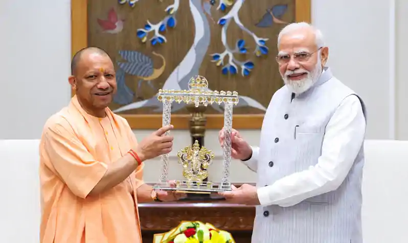 PM मोदी से मिले CM योगी, दोनों के साथ करीब घंटों चली मीटिंग PM मोदी से मिले CM योगी, दोनों के साथ करीब घंटों चली मीटिंग
