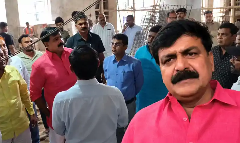 सदर अस्पताल के निर्माणाधीन भवन का प्रभारी मंत्री ने किया निरीक्षण, ईंट की गुणवत्ता पर उठे सवाल सदर अस्पताल के निर्माणाधीन भवन का प्रभारी मंत्री ने किया निरीक्षण, ईंट की गुणवत्ता पर उठे सवाल