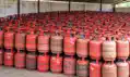 क्यों नहीं मिल रहा नया गैस कनेक्शन, आधार वेरिफिकेशन नहीं कराने से घटे LPG लाभार्थी