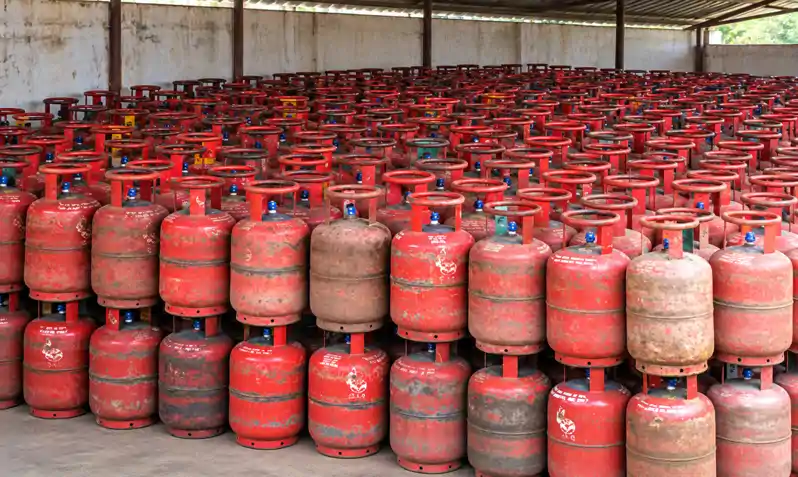 क्यों नहीं मिल रहा नया गैस कनेक्शन, आधार वेरिफिकेशन नहीं कराने से घटे LPG लाभार्थी क्यों नहीं मिल रहा नया गैस कनेक्शन, आधार वेरिफिकेशन नहीं कराने से घटे LPG लाभार्थी