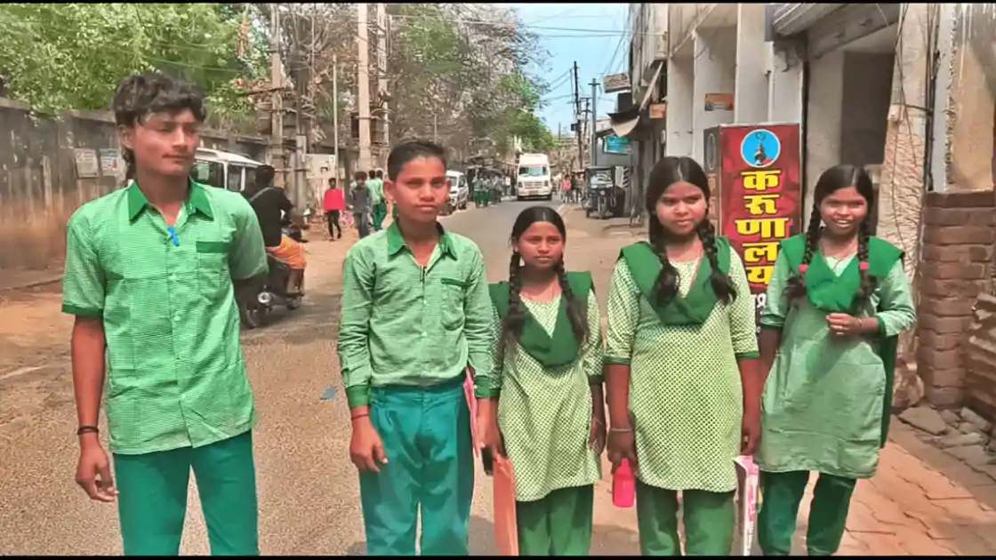 देवघर में भीषण गर्मी के बीच ‘वाटर बेल’ की शुरुआत, बच्चों को हर घंटे मिलेगा वाटर ब्रेक 