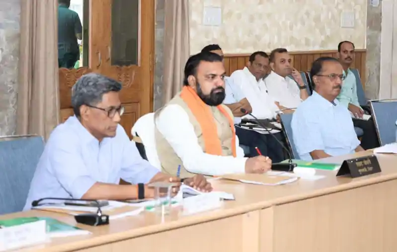 सीएम सम्राट चौधरी की हाई लेवल मीटिंग, अधिकारियों को दिए निर्देश सीएम सम्राट चौधरी की हाई लेवल मीटिंग, अधिकारियों को दिए निर्देश