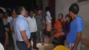 गिरिडीह : गोलगप्पा खाने के बाद बिगड़ी लोगों की हालत, डीसी ने गांव पहुंचकर लिया जायज़ा 