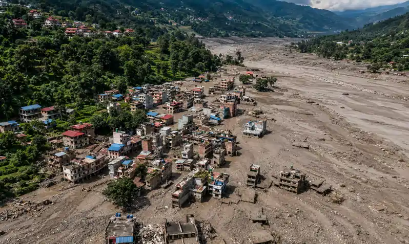 नेपाल: जल प्रलय ने मचायी भीषण तबाही, सैकड़ों लापता, राहत व बचाव कार्य जारी