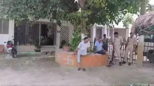 DCLR के आवास पर निगरानी का शिकंजा, सुबह-सुबह पहुंची ब्यूरो की टीम से मचा हड़कंप DCLR के आवास पर निगरानी का शिकंजा, सुबह-सुबह पहुंची ब्यूरो की टीम से मचा हड़कंप