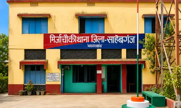 बाइक चोरी कर के भाग रहा था चोर, पुलिस की सख्ती देख सडक किनारे छोड कर भागा-The thief was running away after stealing a bike, but seeing the strictness of the police, he left it on the roadside and ran away बाइक चोरी कर के भाग रहा था चोर, पुलिस की सख्ती देख सडक किनारे छोड कर भागा-The thief was running away after stealing a bike, but seeing the strictness of the police, he left it on the roadside and ran away