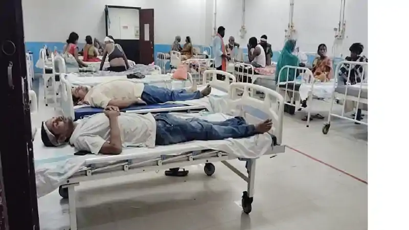 सड़क किनारे बाइक लगाने को लेकर विवाद, मारपीट में दो भाई जख्मी