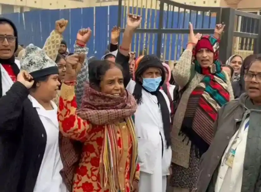 PMCH में नर्सों का वेतन कटौती के खिलाफ प्रदर्शन, 31 दिसंबर से काम के बहिष्कार की चेतावनी