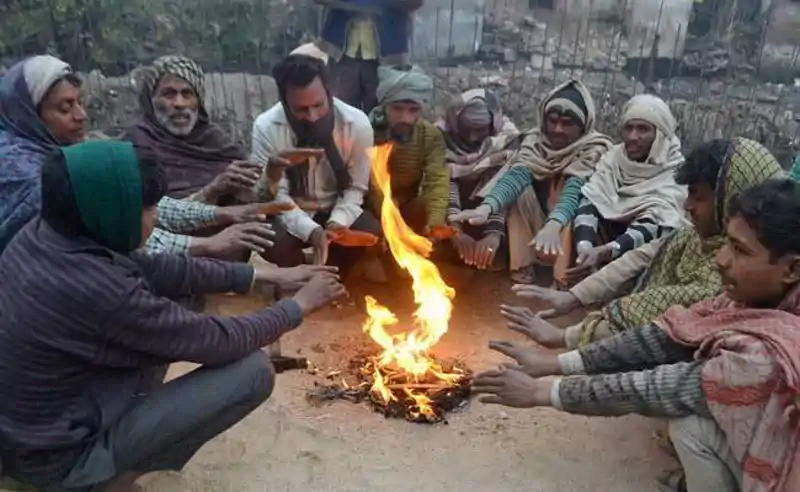 बर्फीली हवाओं से कांपा बिहार, अधिकतम-न्यूनतम तापमान का अंतर 4°C, राज्यभर में कोल्ड-डे चेतावनी बिहार में ठंड