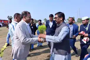 पोड़ैयाहाट विधायक के बेटे के स्वागत समारोह में पहुंचे CM हेमंत सोरेन, नवदंपति को दिया आशीर्वाद