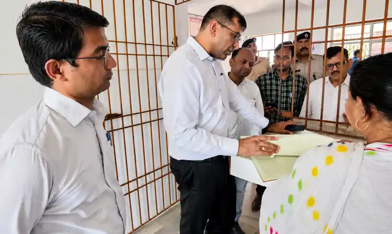 सरकारी अस्पतालों में 70 प्रकार की सर्जरी, 24×7 स्वास्थ्य सेवाएं सुनिश्चित करने पर स्वास्थ्य विभाग का जोर सरकारी अस्पतालों में 70 प्रकार की सर्जरी, 24×7 स्वास्थ्य सेवाएं सुनिश्चित करने पर स्वास्थ्य विभाग का जोर