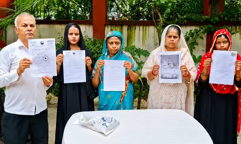 भाई ने किया धोखा! फर्जी वंशावली बना कर बेच दी जमीन, पीड़ित परिवार का आरोप भाई ने किया धोखा! फर्जी वंशावली बना कर बेच दी जमीन, पीड़ित परिवार का आरोप