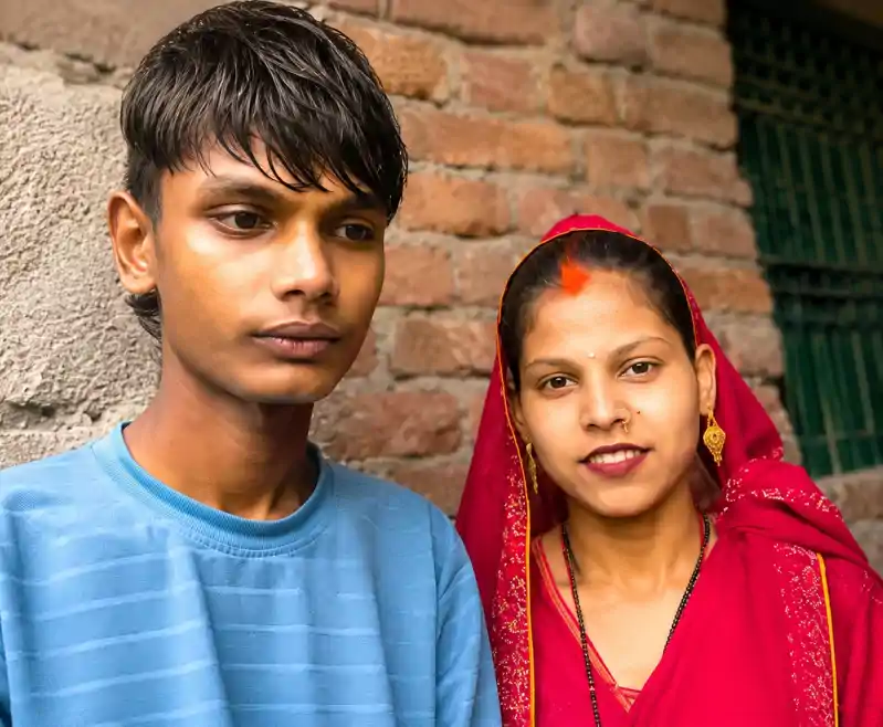 'नमक-रोटी खाकर भी साथ रहेंगे' हादसे में दोनों हाथ गंवाने वाले बक्सर के दीपक को मिला आगरा की सोना जैसी हमसफर, सच्चे प्रेम...