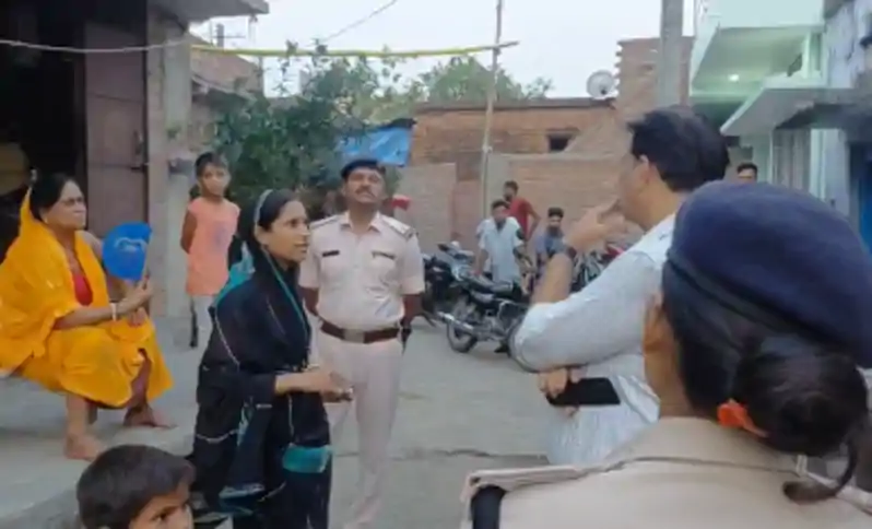 हसबैंड के मोबाइल फोन में दूसरी महिला का नंबर! पत्नी ने काट दी हथेली