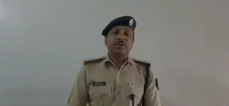 मोहर्रम के जुलूस में पुलिस पदाधिकारी के चेहरे पर लगी लाठी, आरोपी गिरफ्तार मोहर्रम के जुलूस में पुलिस पदाधिकारी के चेहरे पर लगी लाठी, आरोपी गिरफ्तार