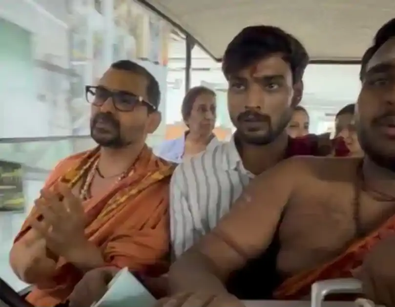 कोलकाता में स्वामी अभिषेक ब्रह्मचारी का ‘भय प्रकट कृपाला’ भजन वायरल, रामनवमी पर भक्तिमय माहौल