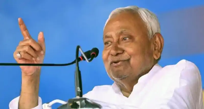 इस्तीफा देकर भी CM बने रह सकते हैं नीतीश कुमार, जानिए कैसे नीतीश कुमार देंगे इस्तीफा