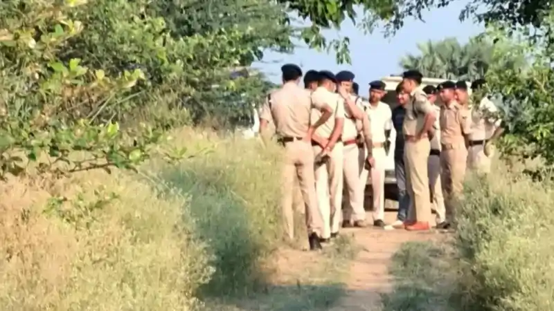 पटना में पुलिस की बड़ी कार्रवाई, 27 लाख लूटकांड का आरोपी मुठभेड़ में घायल पटना में पुलिस की बड़ी कार्रवाई, 27 लाख लूटकांड का आरोपी मुठभेड़ में घायल