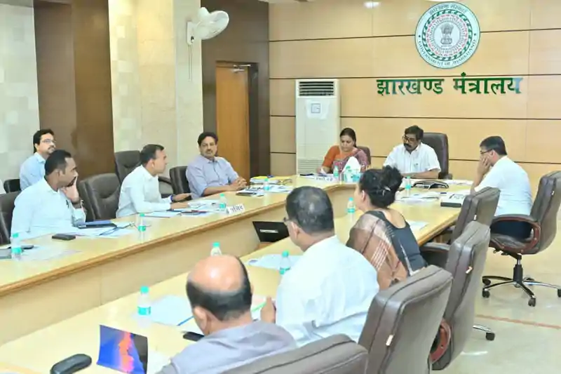 झारखंड मंत्रालय में ग्रामीण विकास योजनाओं को लेकर उच्चस्तरीय बैठक