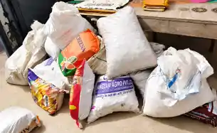 मीरगंज में पुलिस का बड़ा एक्शन, घने रिहायशी इलाके में चल रही 'बारूद की फैक्ट्री' का पर्दाफाश मीरगंज में पुलिस का बड़ा एक्शन, घने रिहायशी इलाके में चल रही 'बारूद की फैक्ट्री' का पर्दाफाश