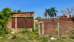 हथुआ में सरकारी जमीन पर धड़ल्ले से अवैध अतिक्रमण, प्रशासन मौन हथुआ में सरकारी जमीन पर धड़ल्ले से अवैध अतिक्रमण, प्रशासन मौन