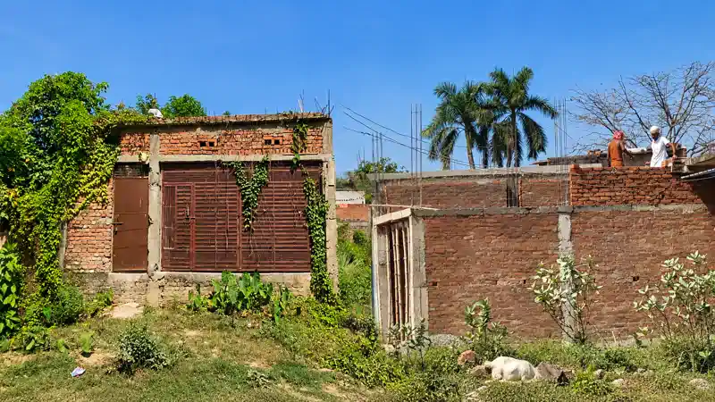 हथुआ में सरकारी जमीन पर धड़ल्ले से अवैध अतिक्रमण, प्रशासन मौन हथुआ में सरकारी जमीन पर धड़ल्ले से अवैध अतिक्रमण, प्रशासन मौन