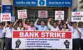 Bank Strike : कल से हड़ताल पर बैंक कर्मी, 3 दिन लटका रहेगा ताला