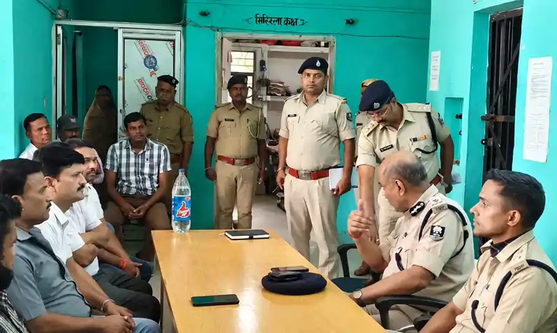 ADG ने कहा- पुलिस किसी भी नागरिक को अनावश्यक रूप से हाजत में नहीं रख सकती बंद ADG ने कहा- पुलिस किसी भी नागरिक को अनावश्यक रूप से हाजत में नहीं रख सकती बंद