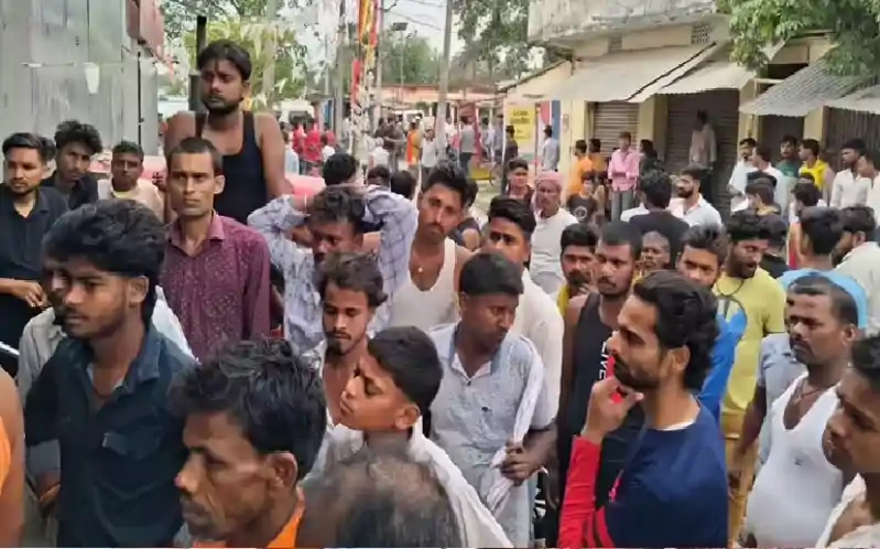 बिहार में ट्रिपल मर्डर से मचा हड़कंप, बेड पर मिली एक ही परिवार के 3 लोगों की लाश, इलाके में सनसनी 