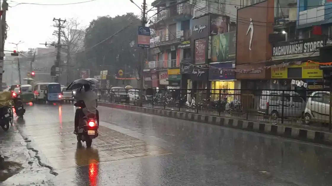 झारखंड में मौसम का यू-टर्न, कई जिलों में गरज-चमक के साथ तेज़ बारिश की चेतावनी