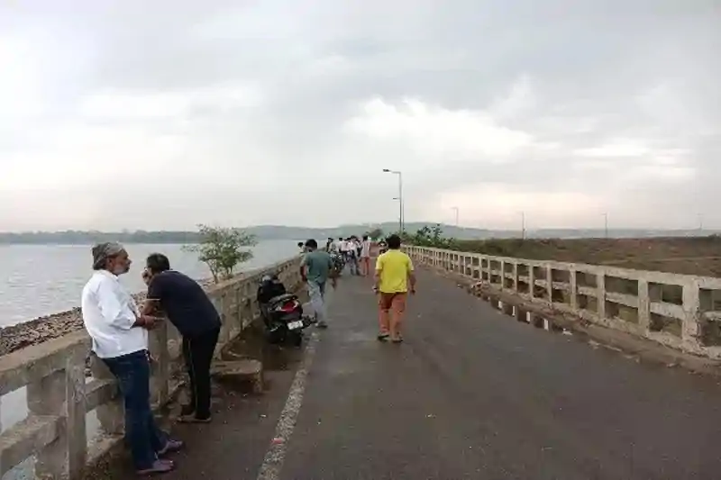 धुर्वा डैम में युवक के डूबने की आशंका, तलाश में जुटी पुलिस और NDRF की टीम धुर्वा डैम में युवक के डूबने की आशंका, तलाश में जुटी पुलिस और NDRF की टीम