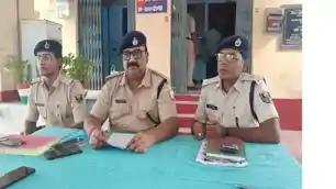 17 मामलों में वांछित कुख्यात अपराधी गिरफ्तार, हत्या, डकैती और आर्म्स एक्ट समेत कई गंभीर मामलों में था फरार 17 मामलों में वांछित कुख्यात अपराधी गिरफ्तार, हत्या, डकैती और आर्म्स एक्ट समेत कई गंभीर मामलों में था फरार