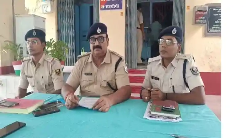 17 मामलों में वांछित कुख्यात अपराधी गिरफ्तार, हत्या, डकैती और आर्म्स एक्ट समेत कई गंभीर मामलों में था फरार 17 मामलों में वांछित कुख्यात अपराधी गिरफ्तार, हत्या, डकैती और आर्म्स एक्ट समेत कई गंभीर मामलों में था फरार
