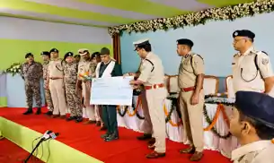 नक्सल के खिलाफ बड़ी सफलता, कई नक्सिलयों ने डाले हथियार
