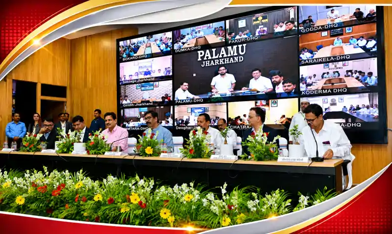 उपायुक्त ने दिया लाभुकों को ड्राइविंग लाइसेंस, सुरक्षा नियम पालन करने के लिए किया प्रेरित