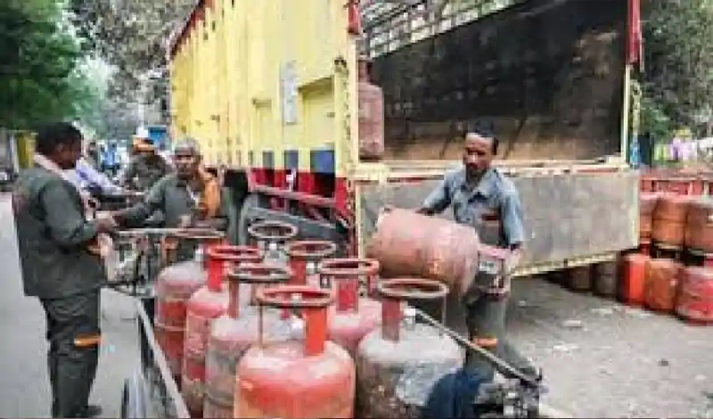 रसोई गैस की किल्लत, पेट्रोल-डीजल व बिजली दरों में संभावित बढ़ोतरी के खिलाफ चरणबद्ध विरोध करेगी कांग्रेस रसोई गैस
