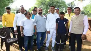 दुर्गा पूजा से पहले तैयार होगा अंतरराष्ट्रीय फुटबॉलर दिव्यानी लिंडा का नया घर, रक्षा राज्य मंत्री ने दिया आश्वासन