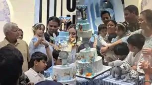 तेजस्वी के बेटे के बर्थ डे पर एकजुट दिखा लालू परिवार, तेज प्रताप ने भतीजे पर खूब लुटाया प्यार, दादा भी खूब खुश 