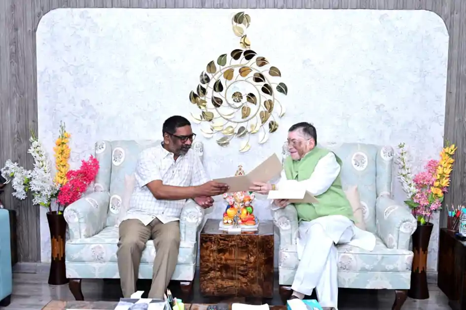 राज्यपाल संतोष गंगवार ने मुख्यमंत्री हेमंत सोरेन को बेटे के विवाह समारोह का आमंत्रण दिया 