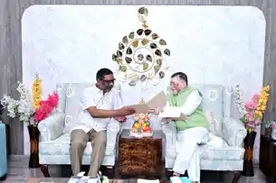 राज्यपाल संतोष गंगवार ने मुख्यमंत्री हेमंत सोरेन को बेटे के विवाह समारोह का आमंत्रण दिया 