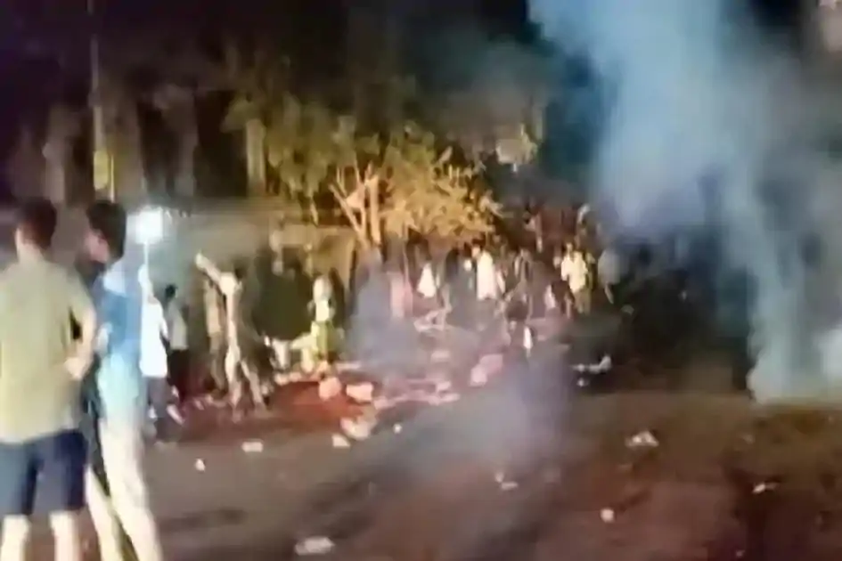 चाईबासा में नो-एंट्री को लेकर बवाल, पुलिस-पथराव में कई घायल