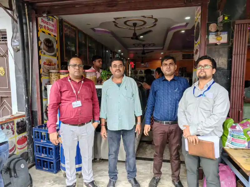 खाद्य सुरक्षा विभाग की कार्रवाई, 55 किलो मिठाई एवं चाट नष्ट, चार खाद्य नमूने जांच के लिए भेजे गए खाद्य सुरक्षा विभाग की कार्रवाई, 55 किलो मिठाई एवं चाट नष्ट, चार खाद्य नमूने जांच के लिए भेजे गए