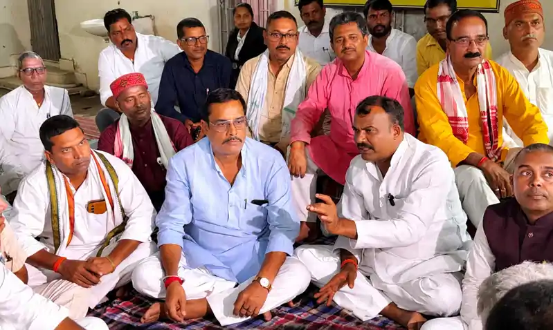 ग्राम कचहरी प्रतिनिधि एवं कर्मी संघ हुए एकजुट, करेंगे सड़क से लेकर सदन तक तेज आंदोलन ग्राम कचहरी प्रतिनिधि एवं कर्मी संघ हुए एकजुट, करेंगे सड़क से लेकर सदन तक तेज आंदोलन