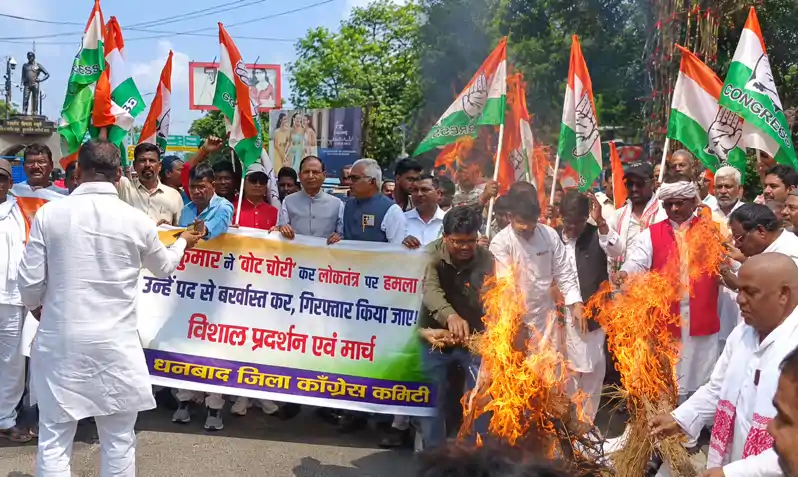 SIR के विरोध में कांग्रेस का आक्रोश मार्च, चुनाव आयोग के खिलाफ प्रदर्शन SIR के विरोध में कांग्रेस का आक्रोश मार्च, चुनाव आयोग के खिलाफ प्रदर्शन