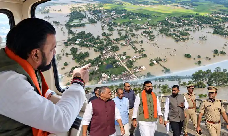 मुख्यमंत्री ने बाढ़ प्रभावित क्षेत्रों का किया हवाई सर्वेक्षण, गंडक नदी के बढ़े हुए जलस्तर का किया निरीक्षण मुख्यमंत्री ने बाढ़ प्रभावित क्षेत्रों का किया हवाई सर्वेक्षण, गंडक नदी के बढ़े हुए जलस्तर का किया निरीक्षण